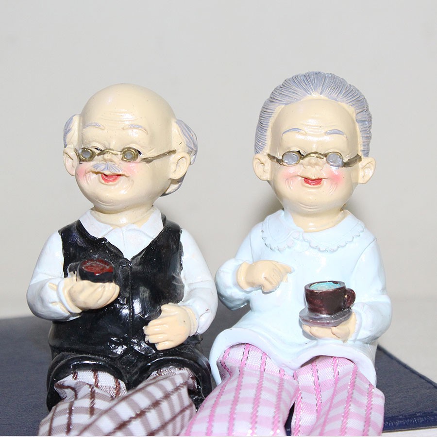 Leg Hanging  Old Couple Showpiece 