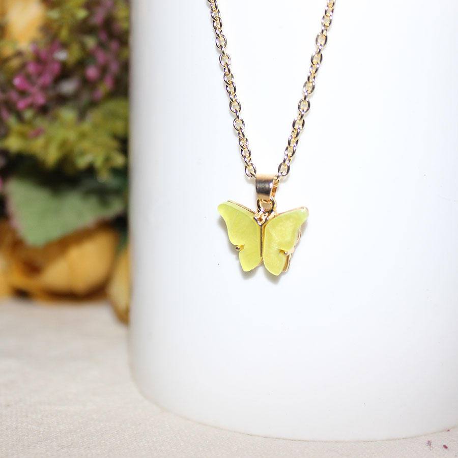 • Yellow-colored butterfly to make you look pretty